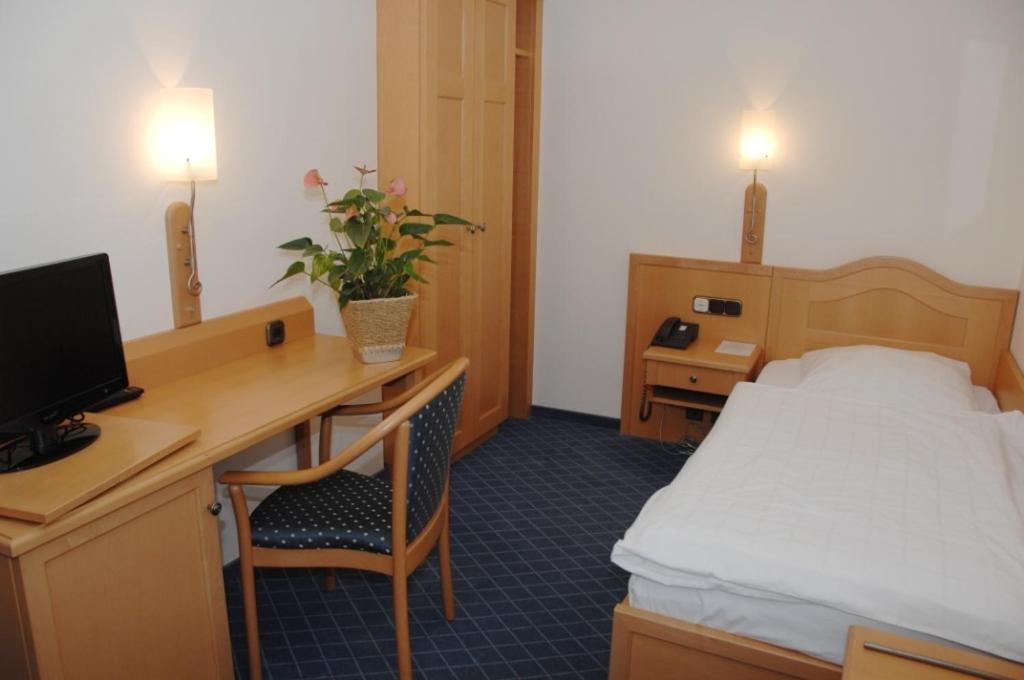 Hotel Zur Eich Wermelskirchen Room photo